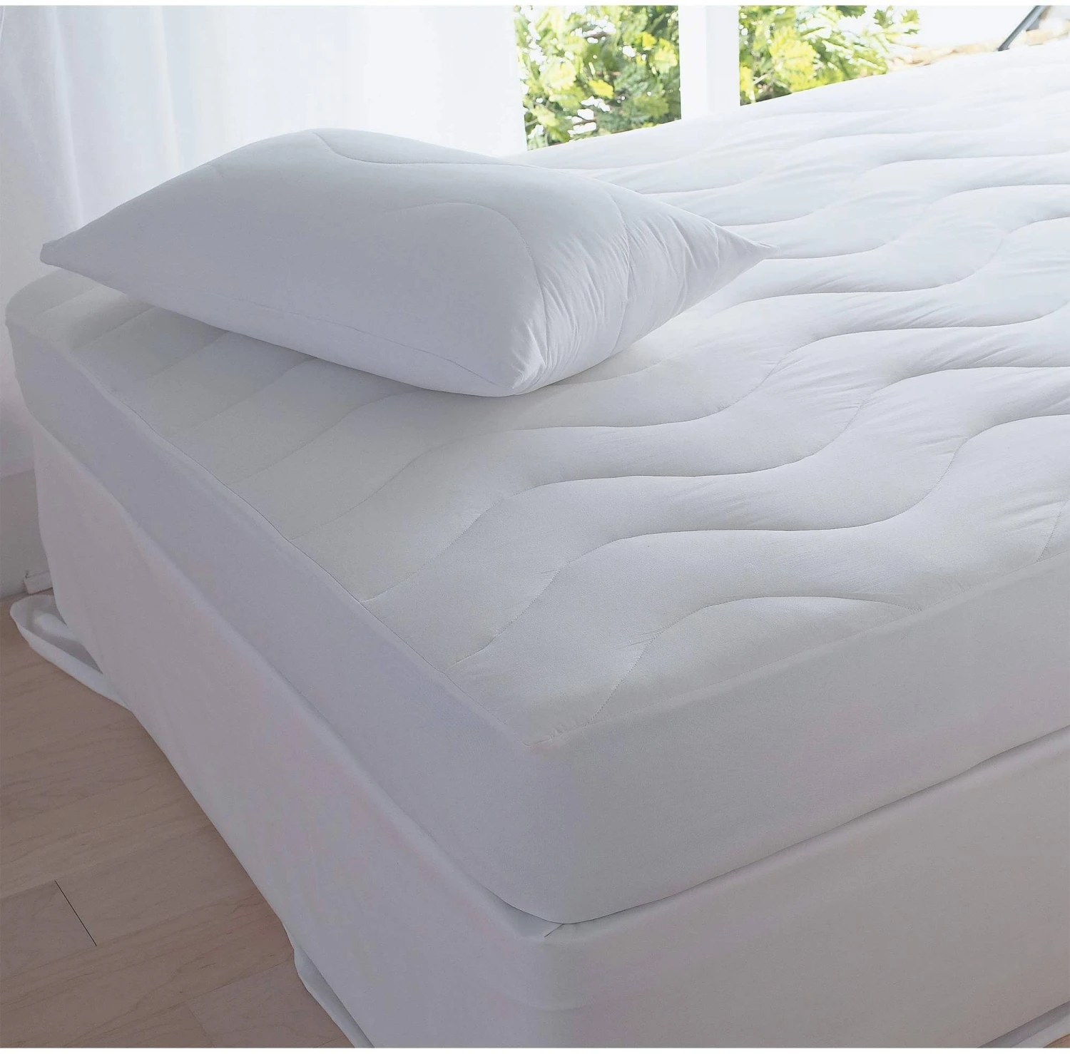 The Fine Bedding Company Spundown Mattress Protector 2 The Fine Bedding Company Spundown Mattress Protector - Image 2